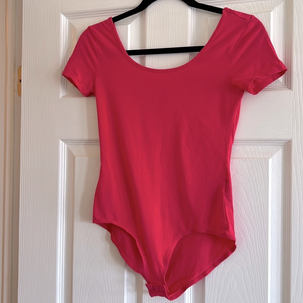 Divided by H&M Fuchsia Short Sleeve Bodysuit. Size S